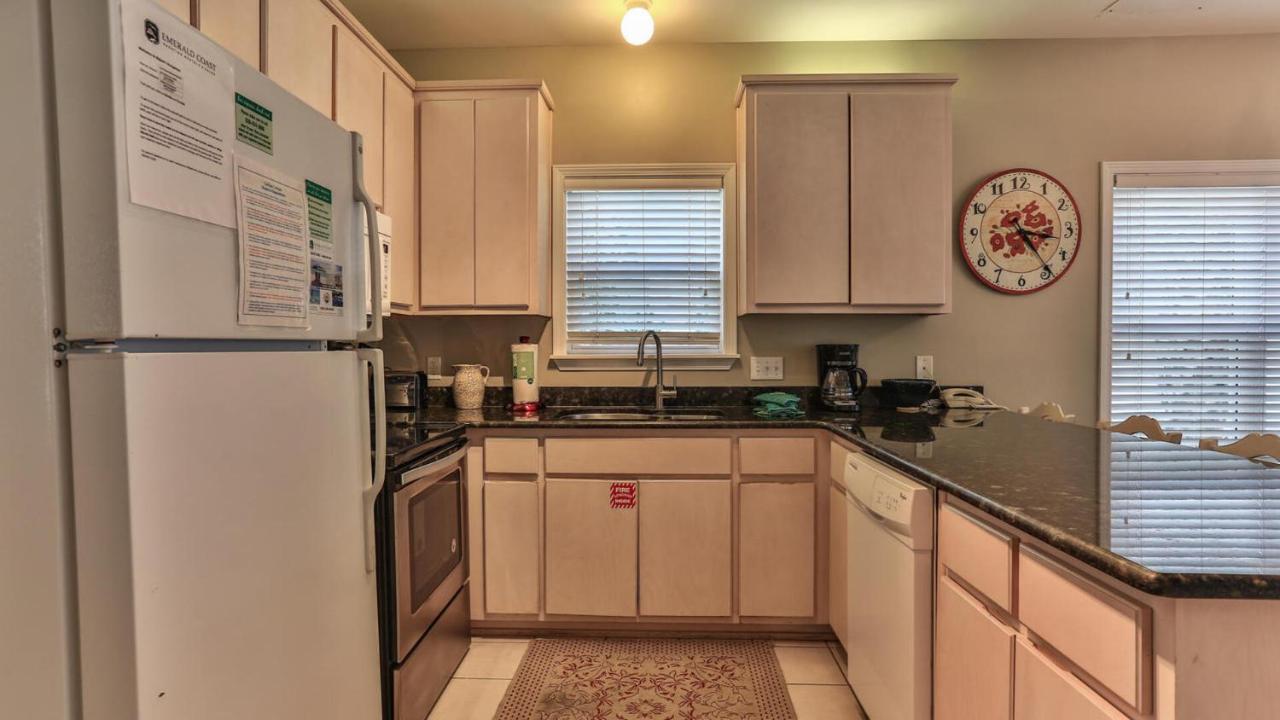 Biglows Bungalow: Beachside Retreat with Pet-Friendly Perks Destin Exterior photo