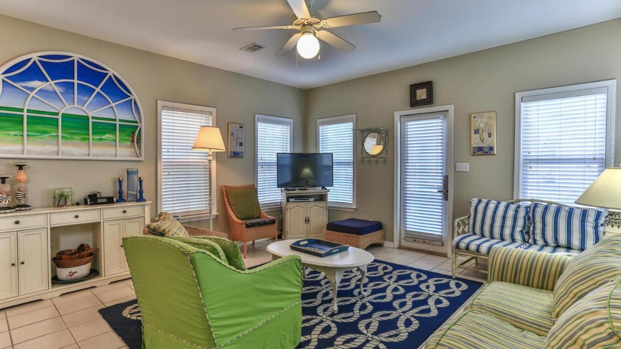 Biglows Bungalow: Beachside Retreat with Pet-Friendly Perks Villa Destin Exterior photo