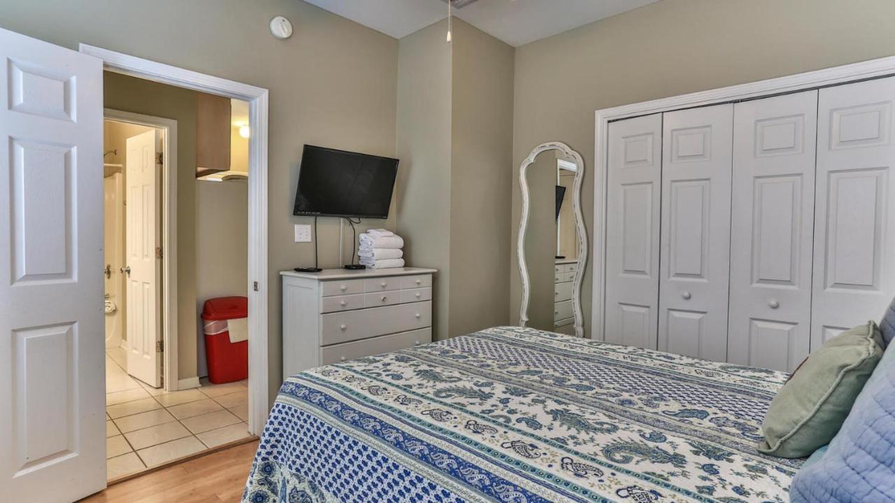 Biglows Bungalow: Beachside Retreat with Pet-Friendly Perks Destin Exterior photo